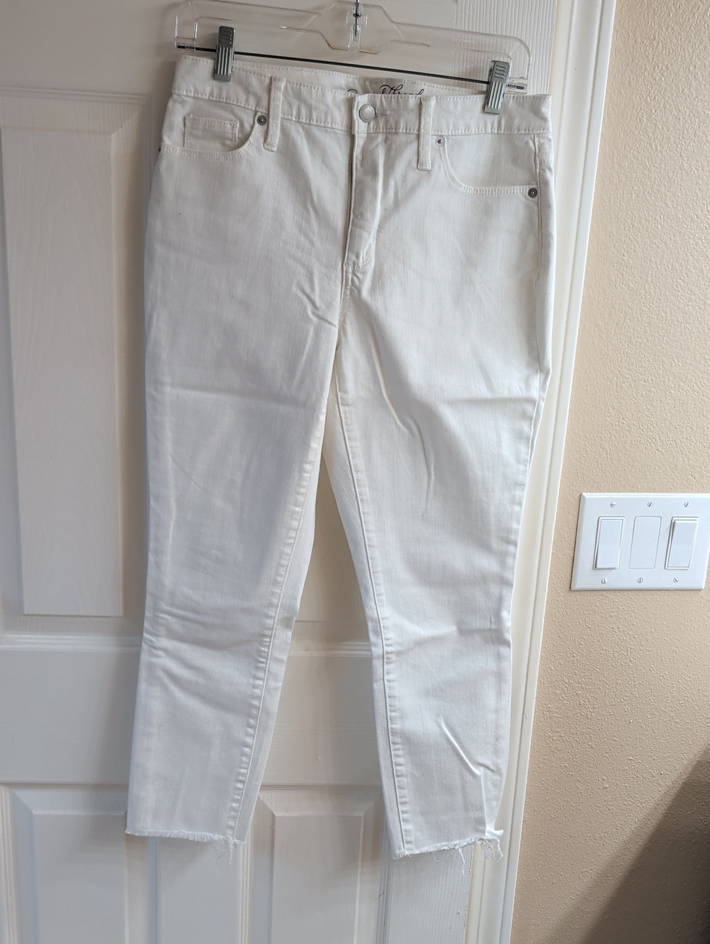 Universal Thread White High Rise Skinny Crop Jeans